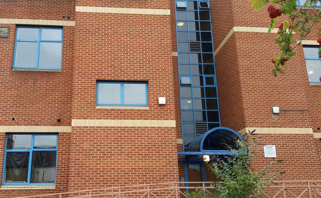 Comfortable Swindon Town Centre Apartments, Free Parking, Sleeps Up To 8 Phòng bức ảnh