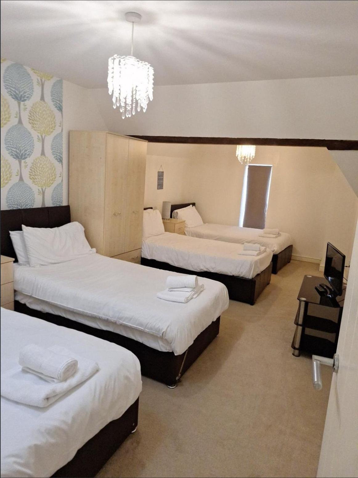 Comfortable Swindon Town Centre Apartments, Free Parking, Sleeps Up To 8 Ngoại thất bức ảnh