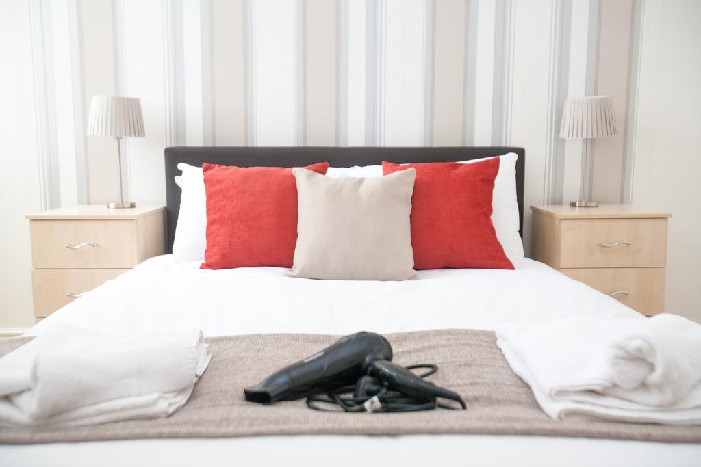 Comfortable Swindon Town Centre Apartments, Free Parking, Sleeps Up To 8 Ngoại thất bức ảnh
