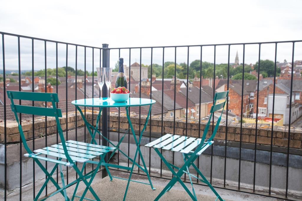 Comfortable Swindon Town Centre Apartments, Free Parking, Sleeps Up To 8 Ngoại thất bức ảnh
