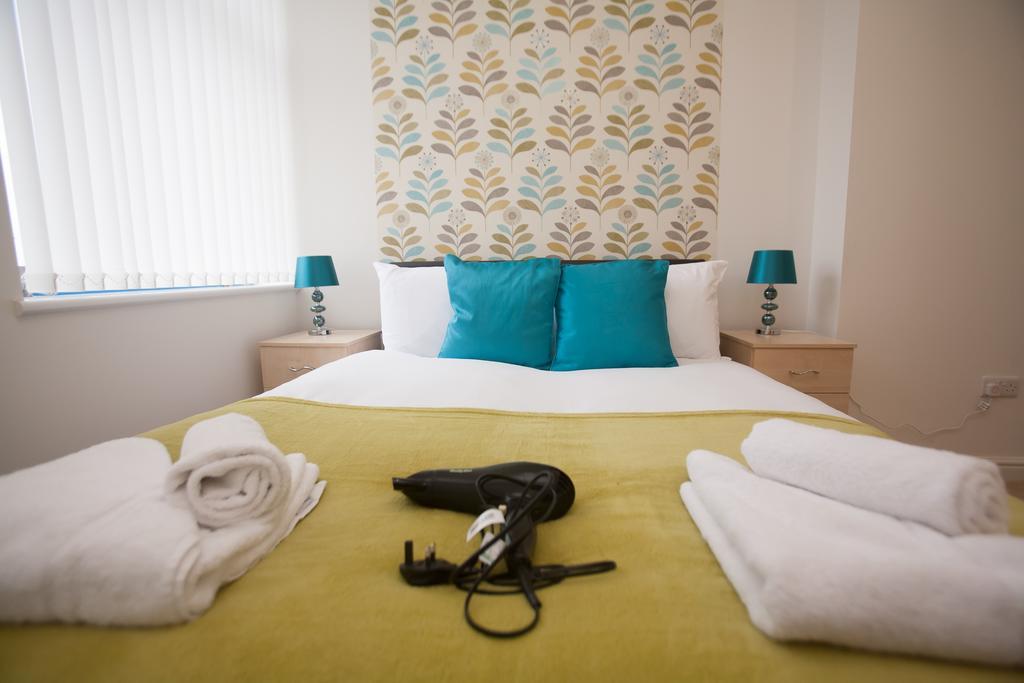 Comfortable Swindon Town Centre Apartments, Free Parking, Sleeps Up To 8 Ngoại thất bức ảnh