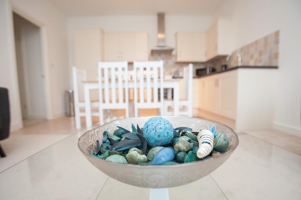 Comfortable Swindon Town Centre Apartments, Free Parking, Sleeps Up To 8 Ngoại thất bức ảnh