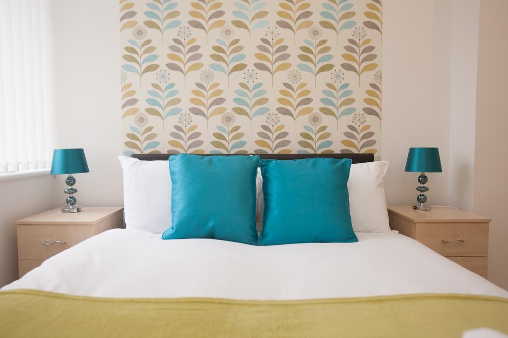Comfortable Swindon Town Centre Apartments, Free Parking, Sleeps Up To 8 Ngoại thất bức ảnh