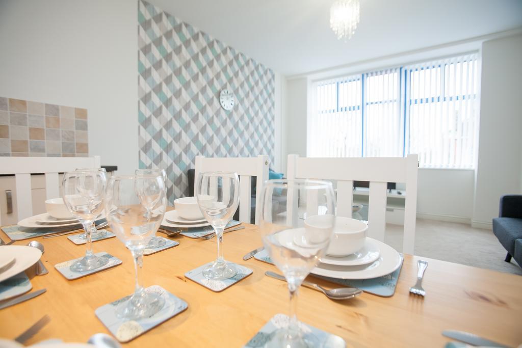 Comfortable Swindon Town Centre Apartments, Free Parking, Sleeps Up To 8 Ngoại thất bức ảnh