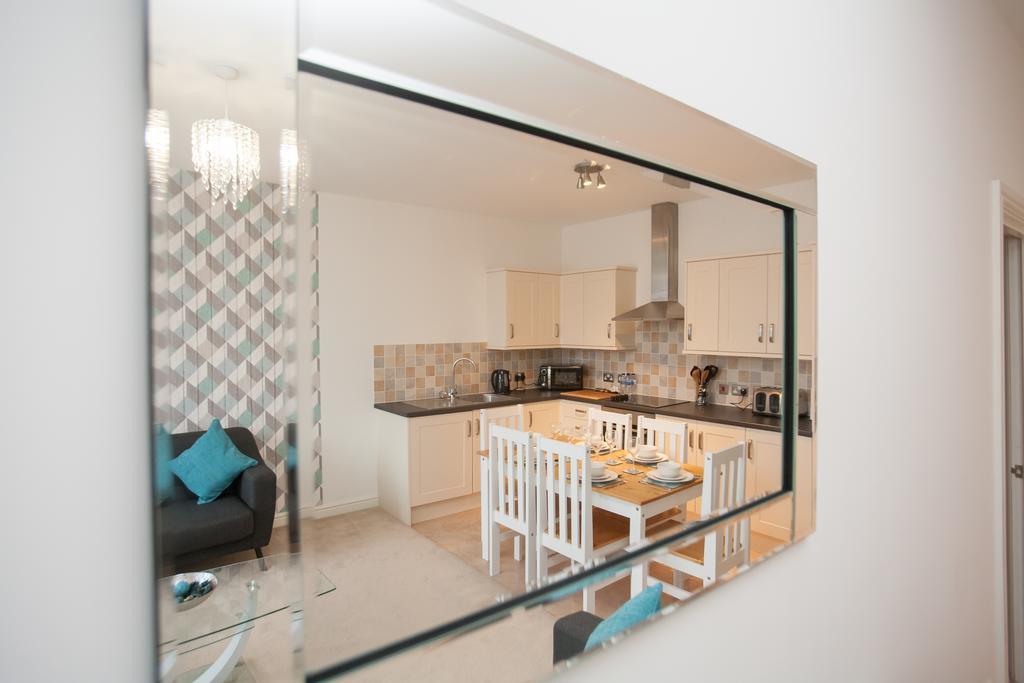Comfortable Swindon Town Centre Apartments, Free Parking, Sleeps Up To 8 Ngoại thất bức ảnh
