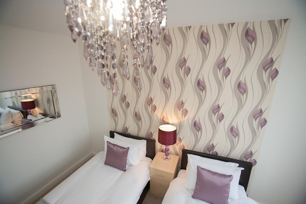 Comfortable Swindon Town Centre Apartments, Free Parking, Sleeps Up To 8 Ngoại thất bức ảnh