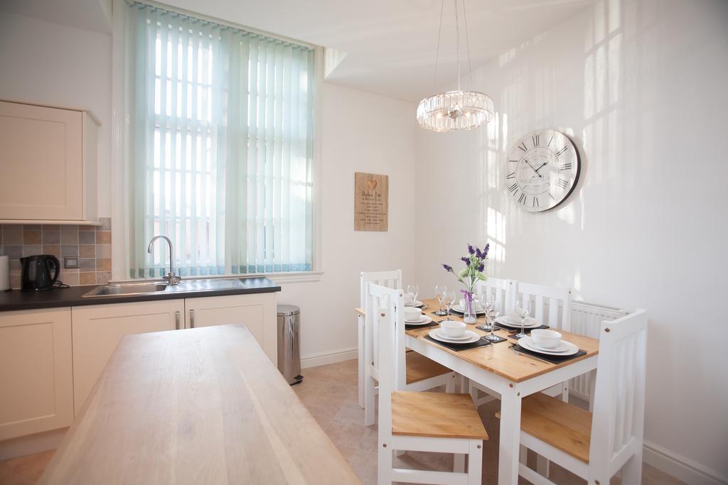 Comfortable Swindon Town Centre Apartments, Free Parking, Sleeps Up To 8 Ngoại thất bức ảnh