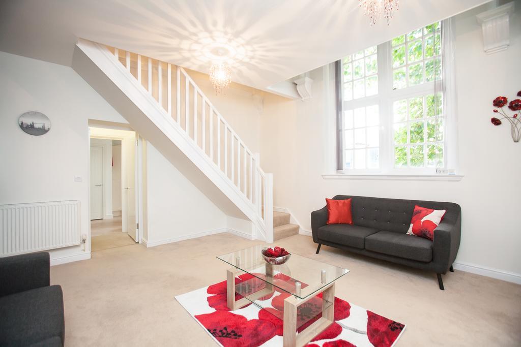 Comfortable Swindon Town Centre Apartments, Free Parking, Sleeps Up To 8 Ngoại thất bức ảnh