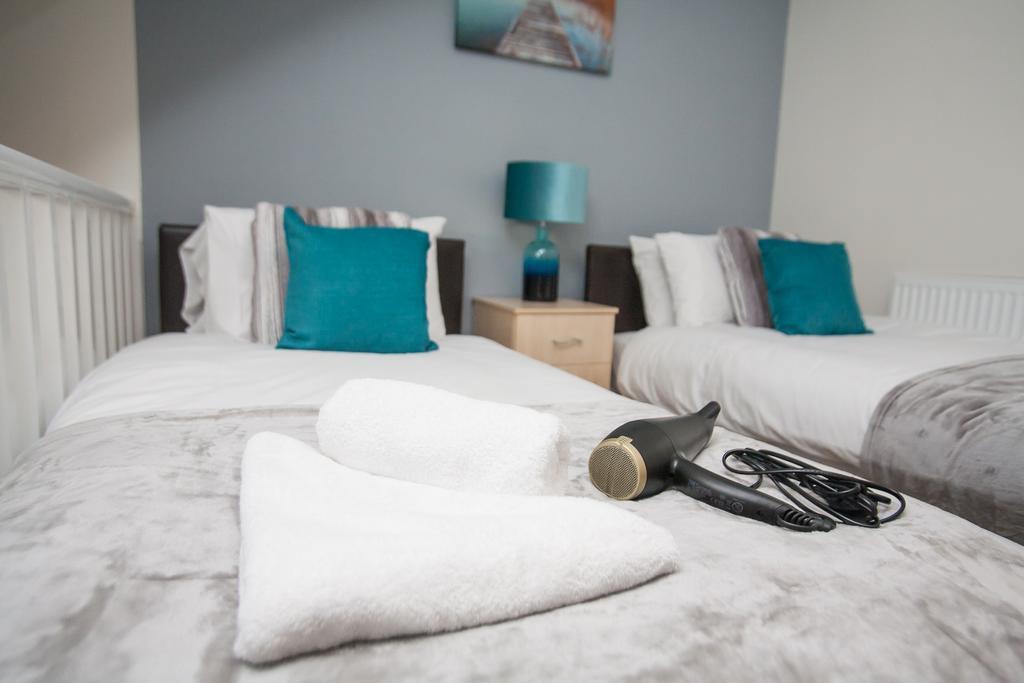 Comfortable Swindon Town Centre Apartments, Free Parking, Sleeps Up To 8 Ngoại thất bức ảnh
