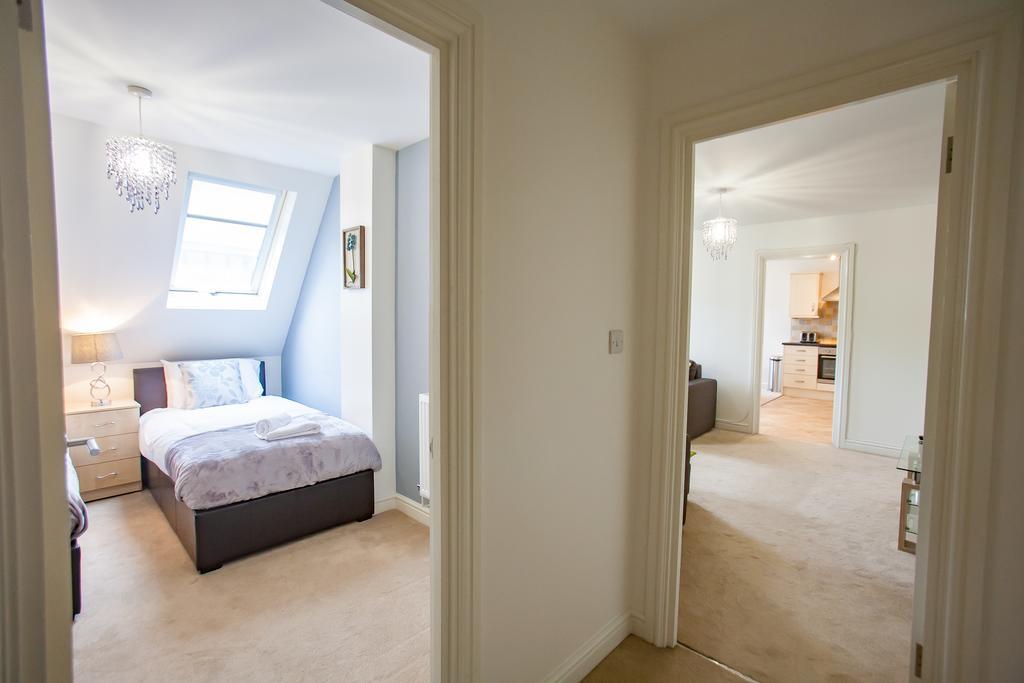 Comfortable Swindon Town Centre Apartments, Free Parking, Sleeps Up To 8 Ngoại thất bức ảnh