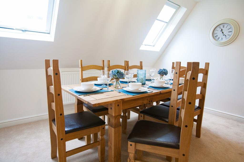 Comfortable Swindon Town Centre Apartments, Free Parking, Sleeps Up To 8 Ngoại thất bức ảnh