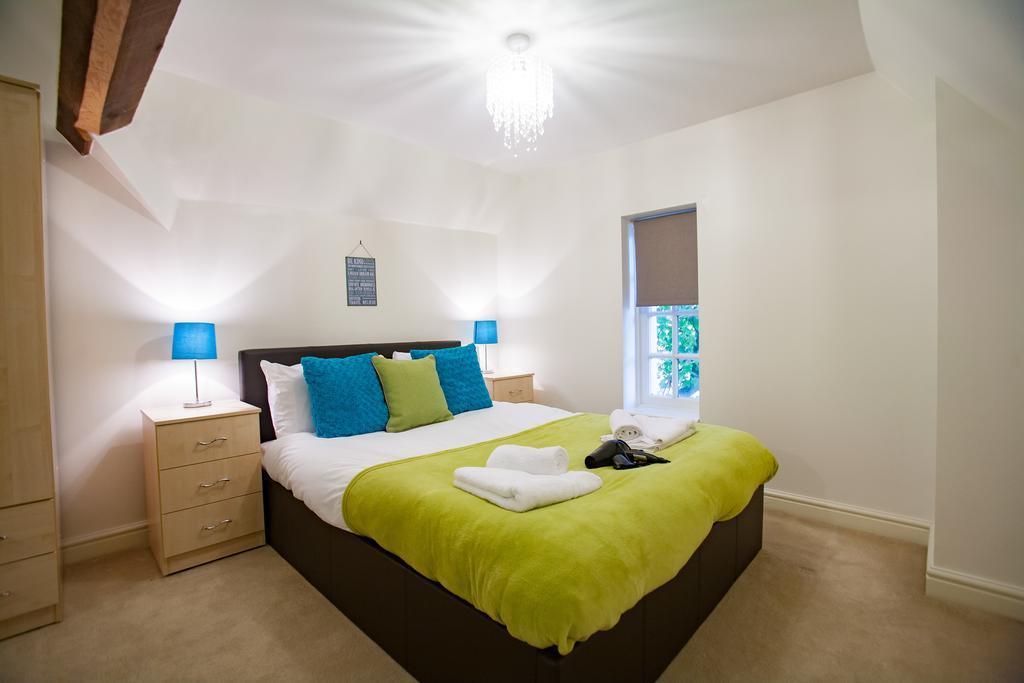 Comfortable Swindon Town Centre Apartments, Free Parking, Sleeps Up To 8 Ngoại thất bức ảnh