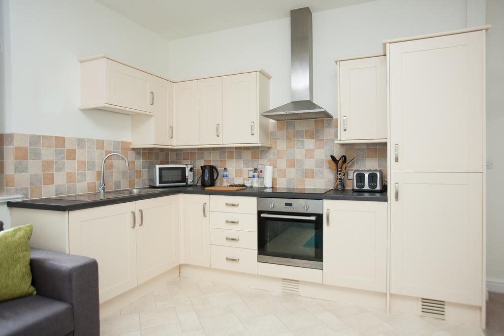 Comfortable Swindon Town Centre Apartments, Free Parking, Sleeps Up To 8 Ngoại thất bức ảnh