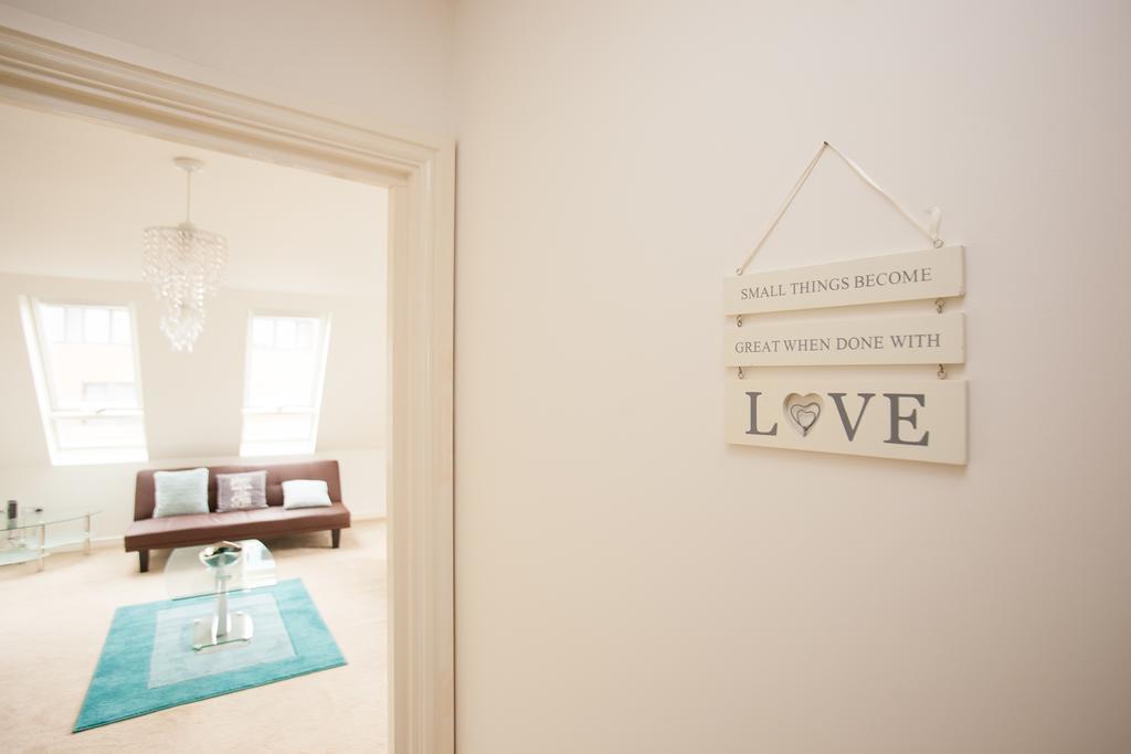 Comfortable Swindon Town Centre Apartments, Free Parking, Sleeps Up To 8 Ngoại thất bức ảnh