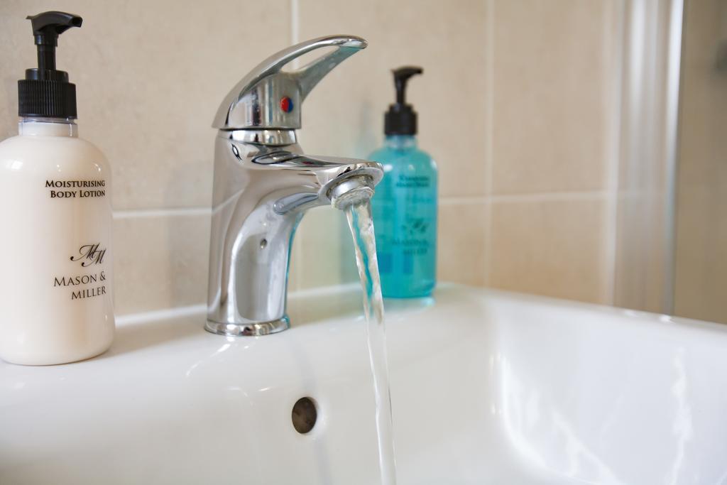Comfortable Swindon Town Centre Apartments, Free Parking, Sleeps Up To 8 Ngoại thất bức ảnh