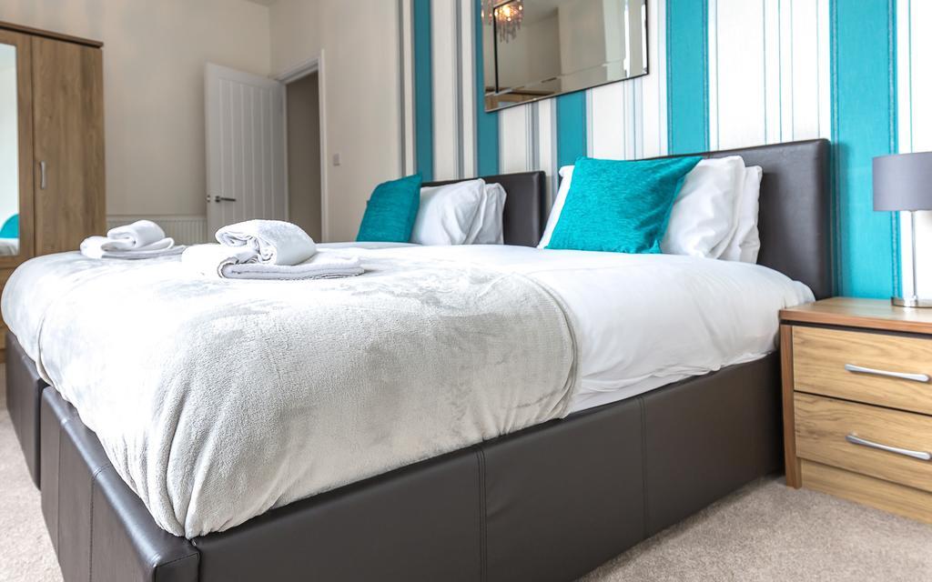 Comfortable Swindon Town Centre Apartments, Free Parking, Sleeps Up To 8 Ngoại thất bức ảnh
