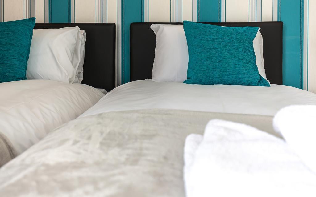 Comfortable Swindon Town Centre Apartments, Free Parking, Sleeps Up To 8 Ngoại thất bức ảnh