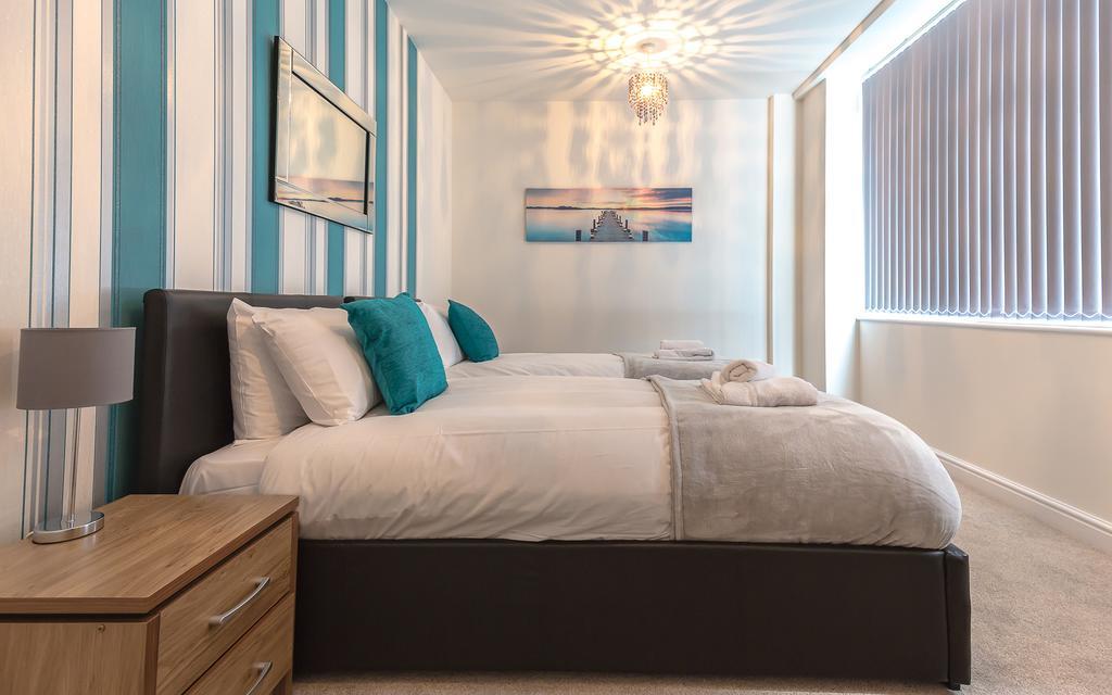 Comfortable Swindon Town Centre Apartments, Free Parking, Sleeps Up To 8 Ngoại thất bức ảnh