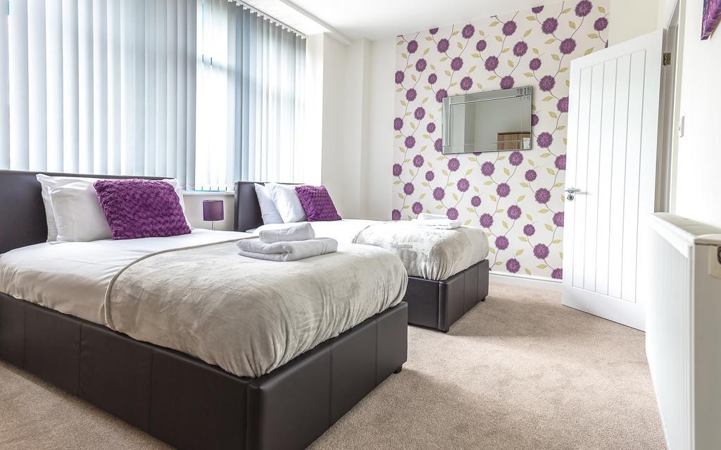 Comfortable Swindon Town Centre Apartments, Free Parking, Sleeps Up To 8 Ngoại thất bức ảnh