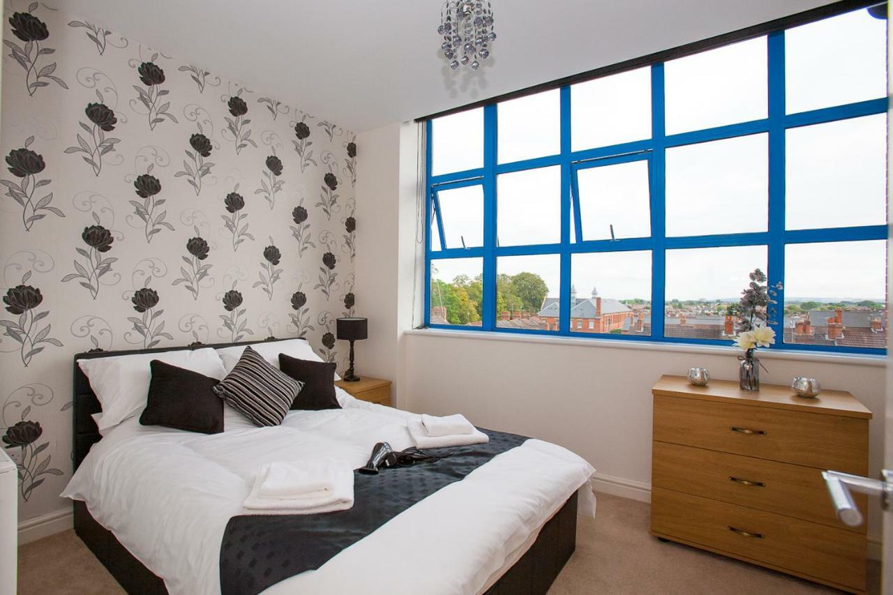 Comfortable Swindon Town Centre Apartments, Free Parking, Sleeps Up To 8 Ngoại thất bức ảnh