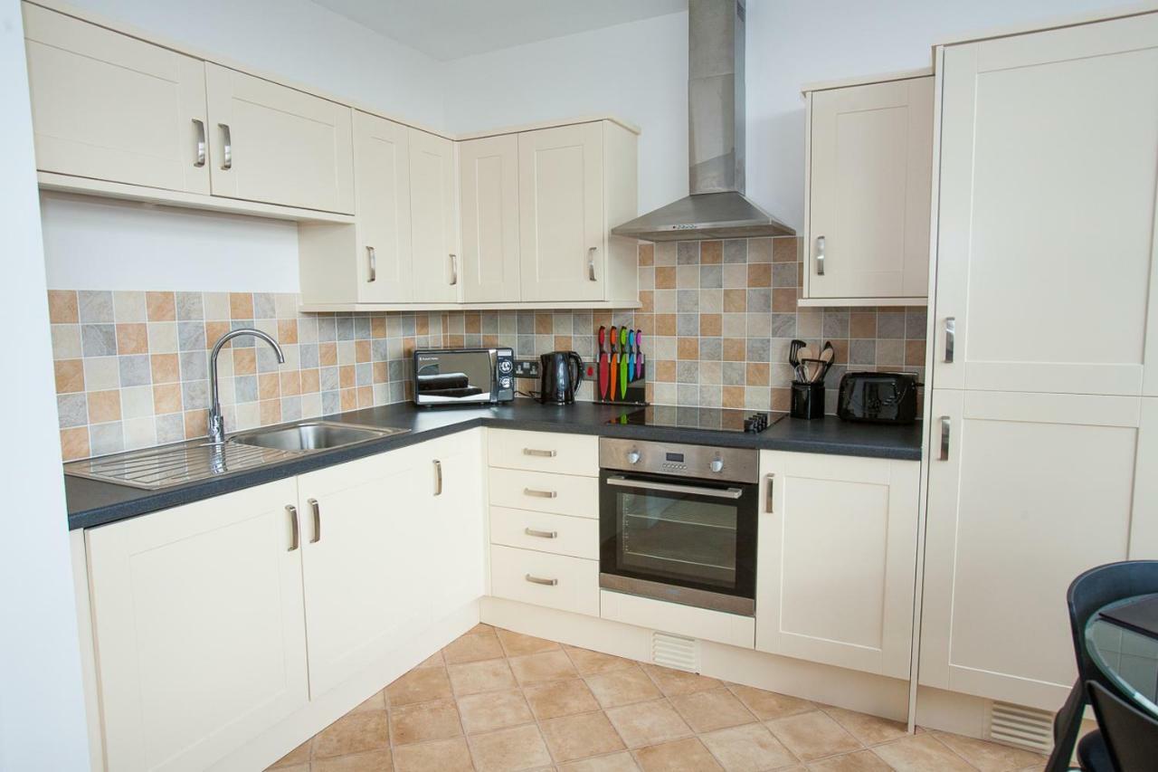 Comfortable Swindon Town Centre Apartments, Free Parking, Sleeps Up To 8 Ngoại thất bức ảnh
