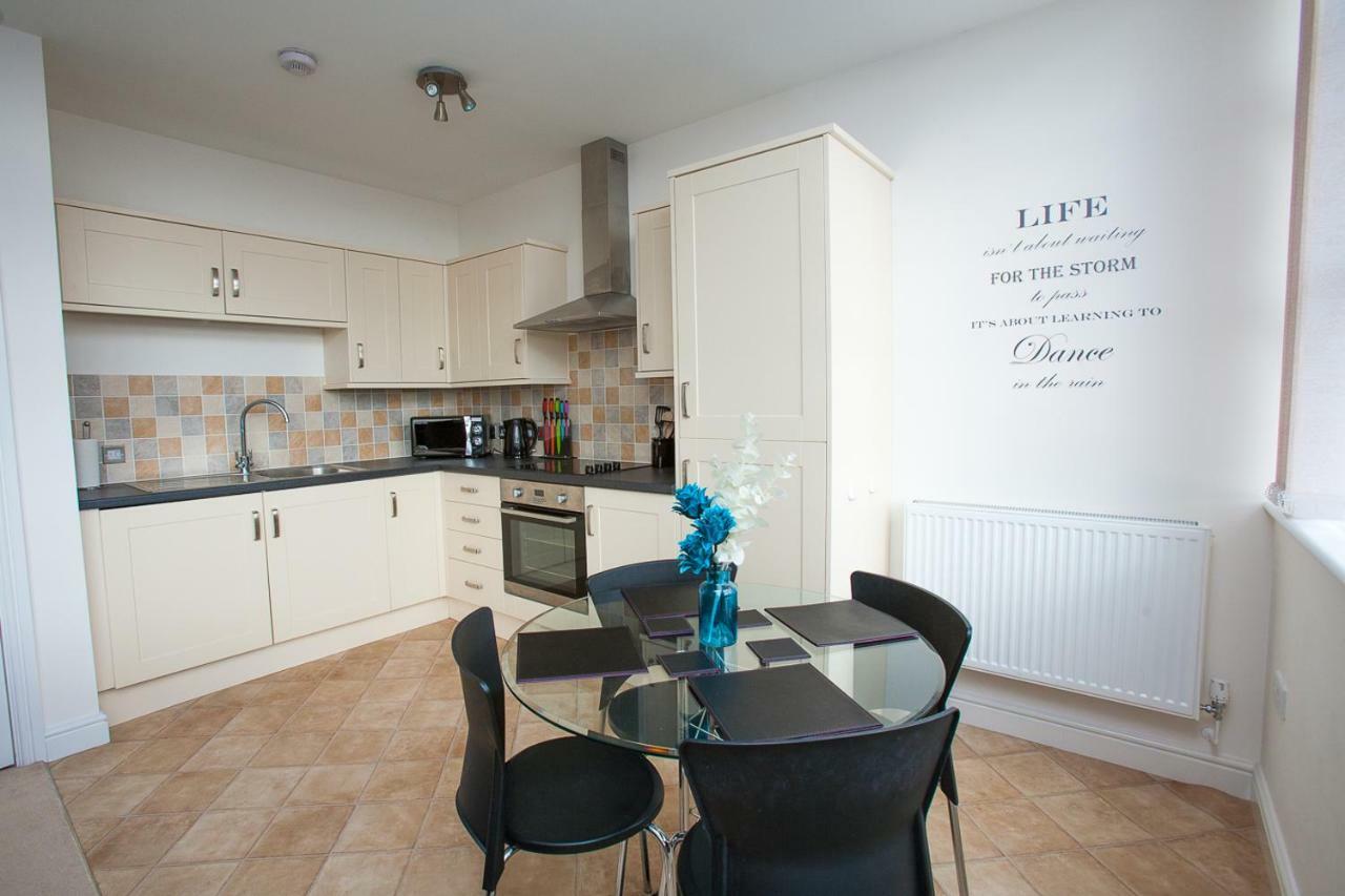 Comfortable Swindon Town Centre Apartments, Free Parking, Sleeps Up To 8 Ngoại thất bức ảnh